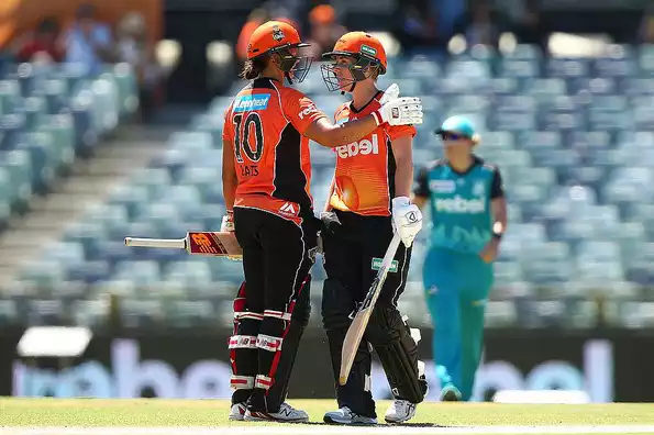Skipper Suzie Bates and Elyse Villani polished off the 125-run chase with nine wickets to spare. Skipper Suzie Bates and Elyse Villani polished off the 125-run chase with nine wickets to spare.