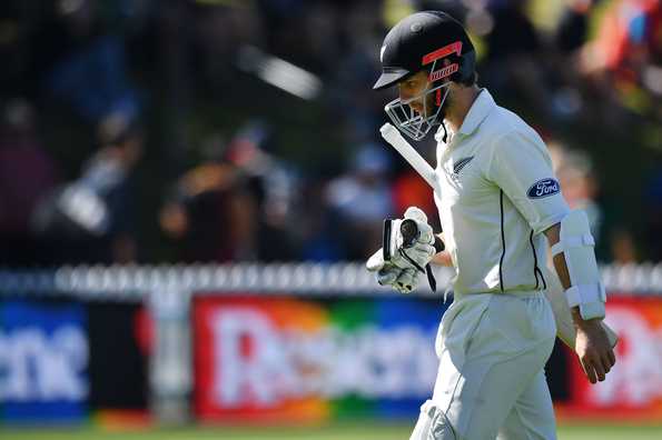 South Africa beat New Zealand by 8 wickets in Wellington to take a 1-0 lead in the three-match series South Africa beat New Zealand by 8 wickets in Wellington to take a 1-0 lead in the three-match series
