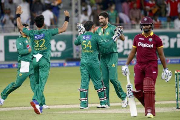 Tanvir used his variations to good effect and had Lewis and Marlon Samuels poking at deliveries outside the offstump.