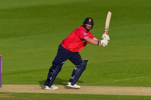 Jesse Ryder hammered a 110-ball 131 to keep his team in the hunt but with no other batsmen stepping up, Essex fell well short. Jesse Ryder hammered a 110-ball 131 to keep his team in the hunt but with no other batsmen stepping up, Essex fell well short.