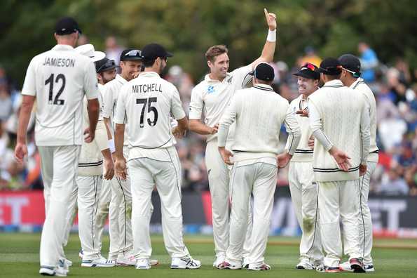 Southee sent back Kohli early in second session. Southee sent back Kohli early in second session.