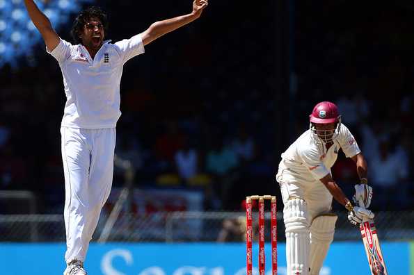 Reverse swing was always one of Amjad Khan's strengths. He could swing it conventionally too and crank the pace up when he needed Reverse swing was always one of Amjad Khan's strengths. He could swing it conventionally too and crank the pace up when he needed
