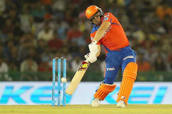 Aaron Finch smashed a 47-ball 74 in his side's successful chase