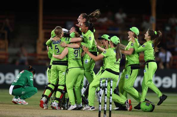 A clinical performance helped Sydney Thunder lift their second WBBL title