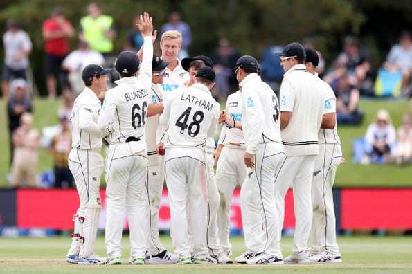 Jamieson troubled the batsmen again with his steep bounce Jamieson troubled the batsmen again with his steep bounce