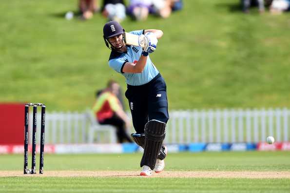 Sciver made 63 in the run chase. Sciver made 63 in the run chase.