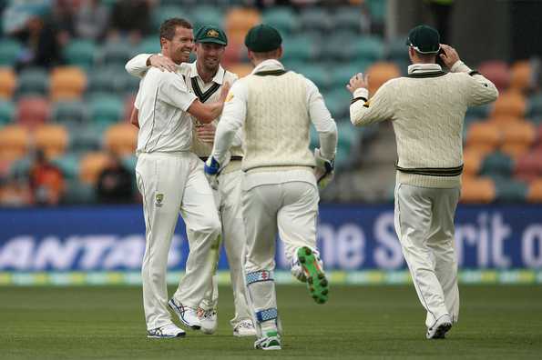 Siddle picks up wickets in successive balls.