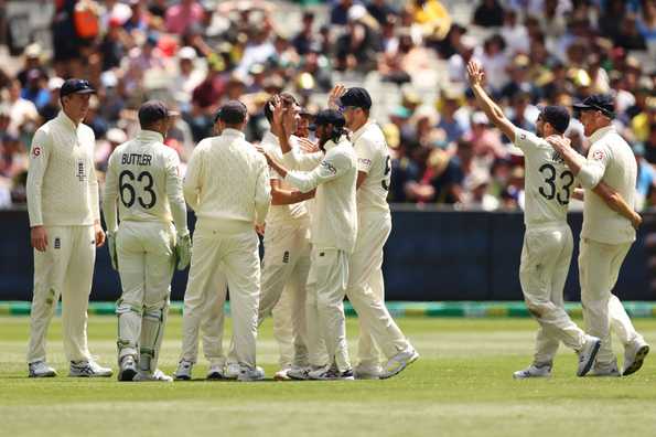 Australia went to Tea with 200 for 6 on the board and a lead of 15. Australia went to Tea with 200 for 6 on the board and a lead of 15.