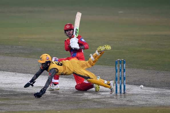 Hales led the chase with 62 Hales led the chase with 62