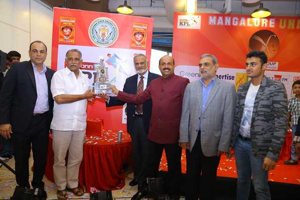 Unveiling of the Karbonn Smart KPL 2015 Trophy launch of the team jersey in Mangalore. Unveiling of the Karbonn Smart KPL 2015 Trophy launch of the team jersey in Mangalore.