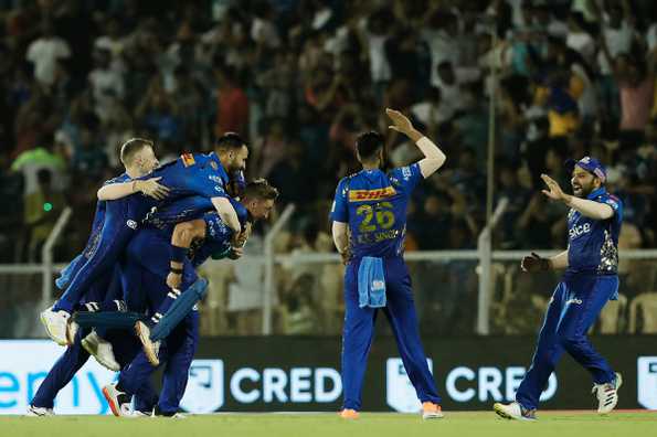 Daniel Sams produced a masterclass of death bowling - mixing it up wide yorkers, slower balls and hard length balls