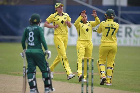 Alana King picked three wickets in an over before rain washed out the remainder of the game. Alana King picked three wickets in an over before rain washed out the remainder of the game.