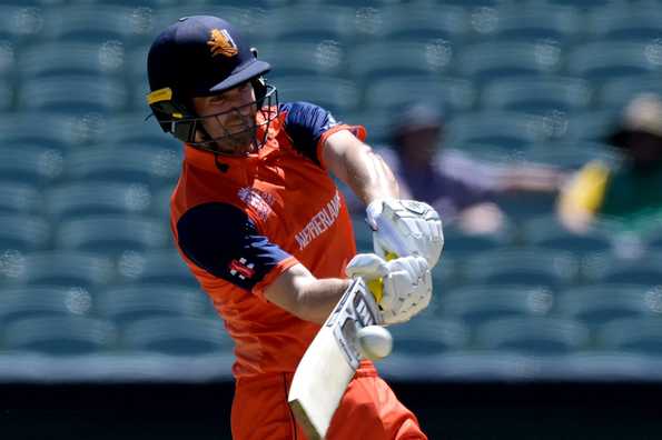 Colin Ackermann scored a brisk 41* and bowled three tidy overs