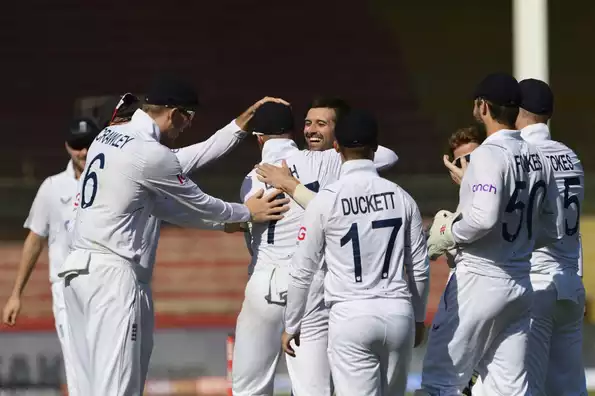 Mark Wood, Ollie Robinson and Jack Leach picked a wicket each Mark Wood, Ollie Robinson and Jack Leach picked a wicket each