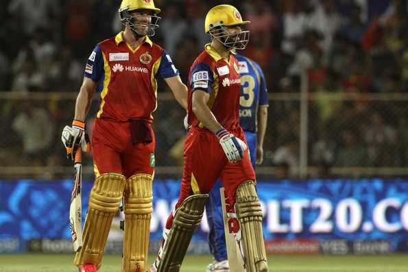 Kohli and de Villiers added an unbeaten 98 for the second wicket.