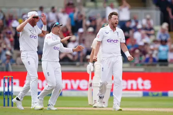 Robinson hurling abuse at Khawaja didn't make for a pretty picture Robinson hurling abuse at Khawaja didn't make for a pretty picture
