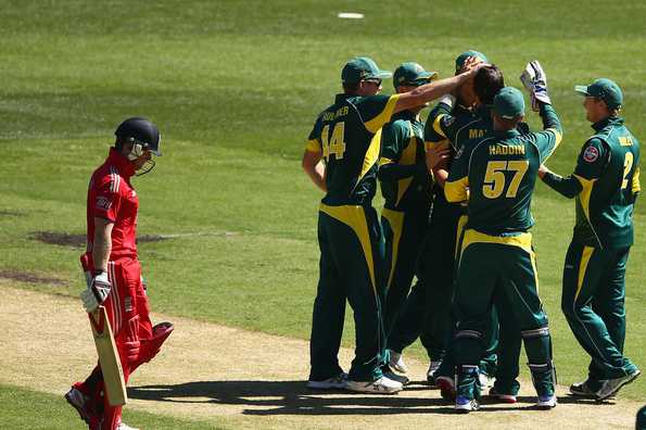 Glenn Maxwell celebrates with team mates after dismissing Eoin Morgan
