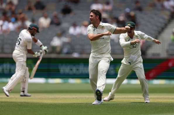 Mitchell Marsh took the big wicket of Babar Azam in the morning session. Mitchell Marsh took the big wicket of Babar Azam in the morning session.