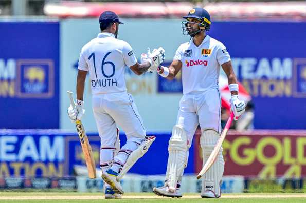 Chandimal and Karunaratne posted an unbeaten century stand by Lunch on Day 1. Chandimal and Karunaratne posted an unbeaten century stand by Lunch on Day 1.