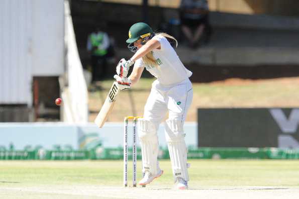 Dercksen departed for a 21-ball 9. Dercksen departed for a 21-ball 9.