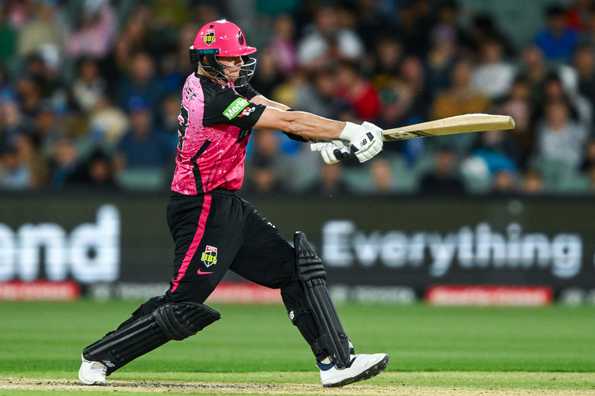 Smith played a decisive knock to anchor the Sixers to victory with 54 off 31 balls Smith played a decisive knock to anchor the Sixers to victory with 54 off 31 balls
