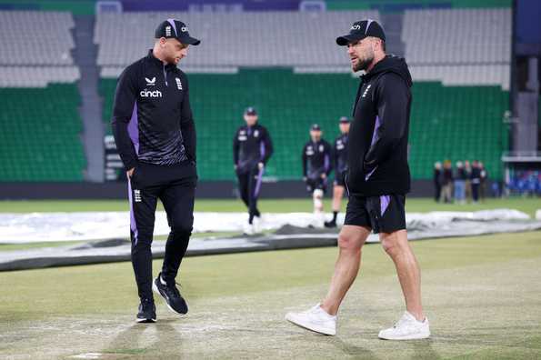 Brendon McCullum and Jos Buttler during training in Lahore Brendon McCullum and Jos Buttler during training in Lahore