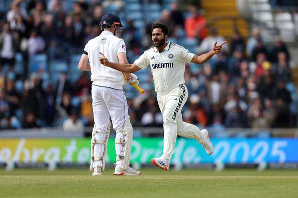 Shardul dismissed Duckett and Brook in successive deliveries. Shardul dismissed Duckett and Brook in successive deliveries.