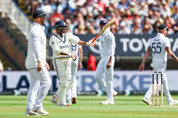 Jadeja scored 89 off 137, pushing his partnership with Gill to 203 runs Jadeja scored 89 off 137, pushing his partnership with Gill to 203 runs