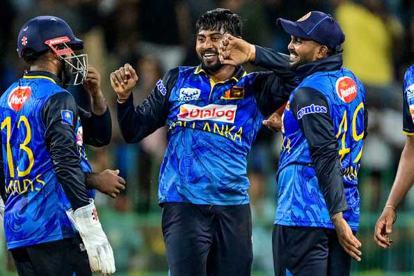 Sri Lanka inflicted a stunning collapse on Bangladesh, picking up seven wickets for six runs Sri Lanka inflicted a stunning collapse on Bangladesh, picking up seven wickets for six runs