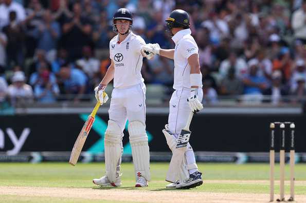 Harry Brook and Jamie Smith now have a 271-run unbeaten partnership Harry Brook and Jamie Smith now have a 271-run unbeaten partnership