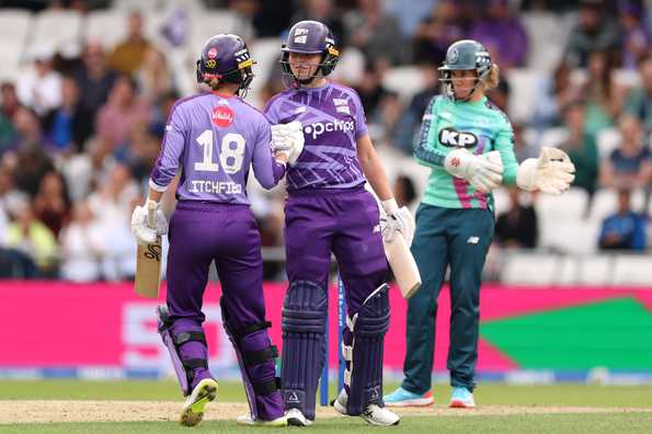 Davidson-Richards and Litchfield shared a 47-run partnership. Davidson-Richards and Litchfield shared a 47-run partnership.