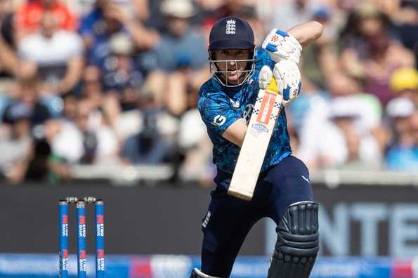 Chasing 331, England lost the 2nd ODI at Lord's by 5 runs 