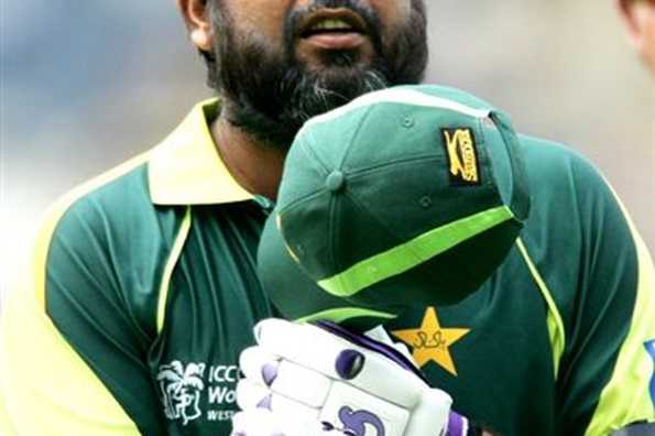 Former captain Inzamam-ul-Haq Friday lashed out at Pakistan for making a U-turn on selecting cricketers from an unrecognised Indian league and succumbing to "pressure." Former captain Inzamam-ul-Haq Friday lashed out at Pakistan for making a U-turn on selecting cricketers from an unrecognised Indian league and succumbing to "pressure."