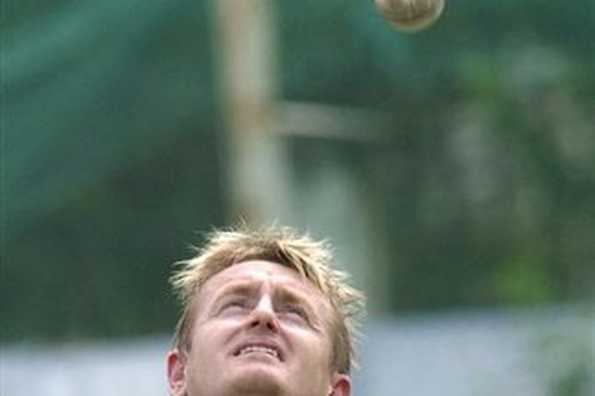 New Zealand all-rounder Scott Styris (seen here in October) will be out for six weeks after breaking his thumb in the opening Twenty20 match against the West Indies, according to New Zealand team officials. New Zealand all-rounder Scott Styris (seen here in October) will be out for six weeks after breaking his thumb in the opening Twenty20 match against the West Indies, according to New Zealand team officials.