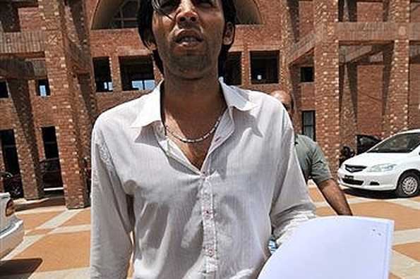 Pakistan's Mohammad Asif, seen here in July 2008, will face an Indian doping tribunal in London next month after the hearing was shifted to a neutral venue at the fast bowler's request, his lawyer said Wednesday. Pakistan's Mohammad Asif, seen here in July 2008, will face an Indian doping tribunal in London next month after the hearing was shifted to a neutral venue at the fast bowler's request, his lawyer said Wednesday.