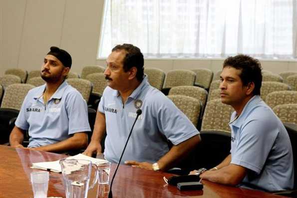 India's Harbhajan Singh (L) and Sachin Tendulkar (R) wait prior to a hearing at the Adelaide Federal Court in January, 2008. Retired Australian vice captain Adam Gilchrist has questioned India's sportsmanship and has singled out their greatest player Tendulkar for special criticism. India's Harbhajan Singh (L) and Sachin Tendulkar (R) wait prior to a hearing at the Adelaide Federal Court in January, 2008. Retired Australian vice captain Adam Gilchrist has questioned India's sportsmanship and has singled out their greatest player Tendulkar for special criticism.
