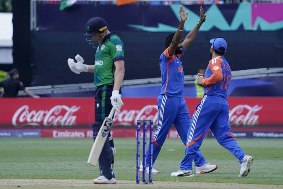 Harry Tector received a near-unplayable short ball from Bumrah. Harry Tector received a near-unplayable short ball from Bumrah.