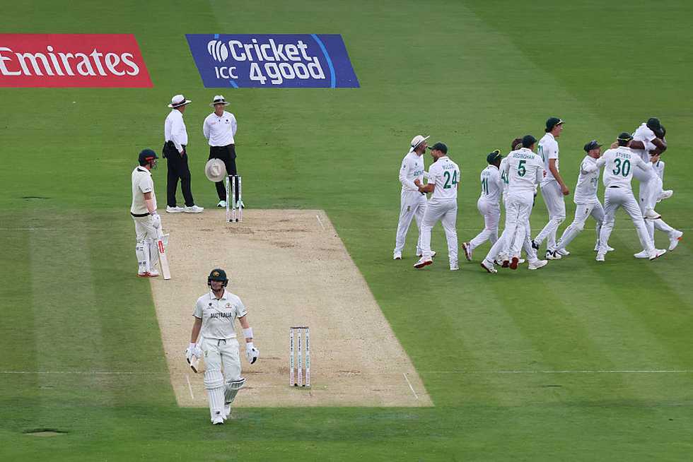 South Africa bowlers hit back after conceding a chunky first-innings lead but Australia finished Day 2 218 runs ahead South Africa bowlers hit back after conceding a chunky first-innings lead but Australia finished Day 2 218 runs ahead